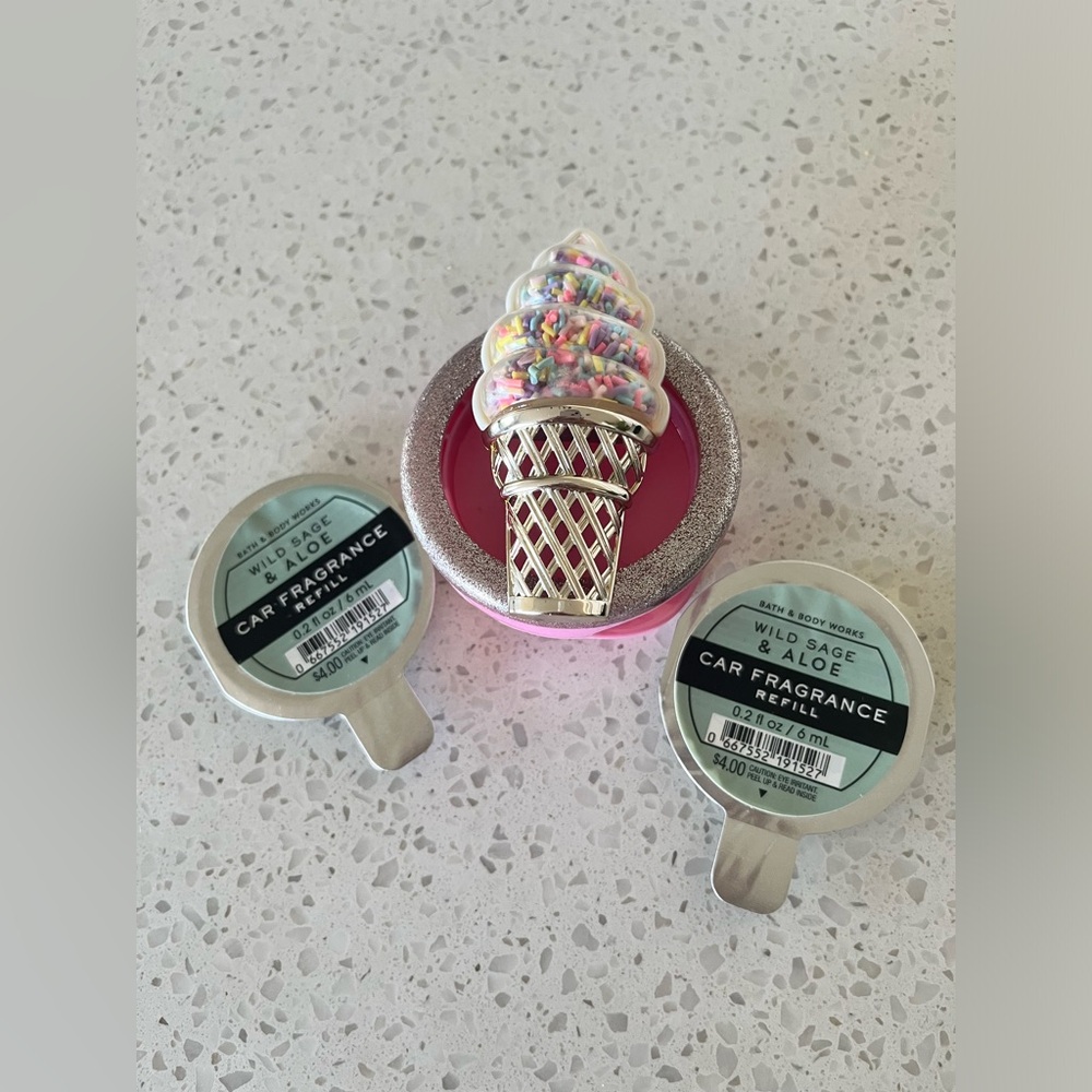 Bath and body Works Ice cream car scentport with 2 refills